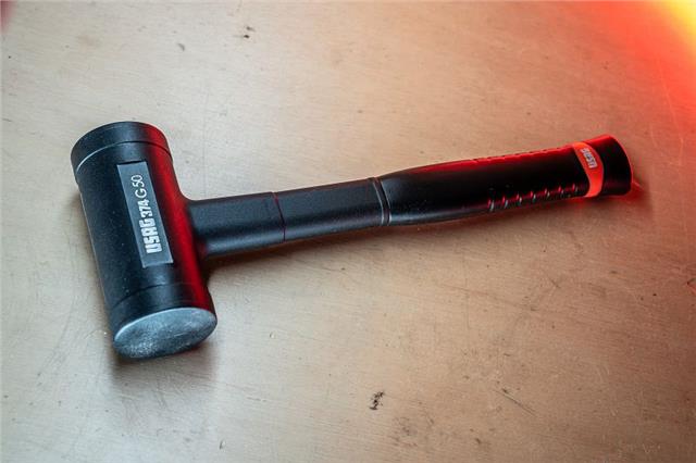 Čekić bez povratnog udara sa čeličnim mikrokuglicama, težina 900 gr 374 G USAG