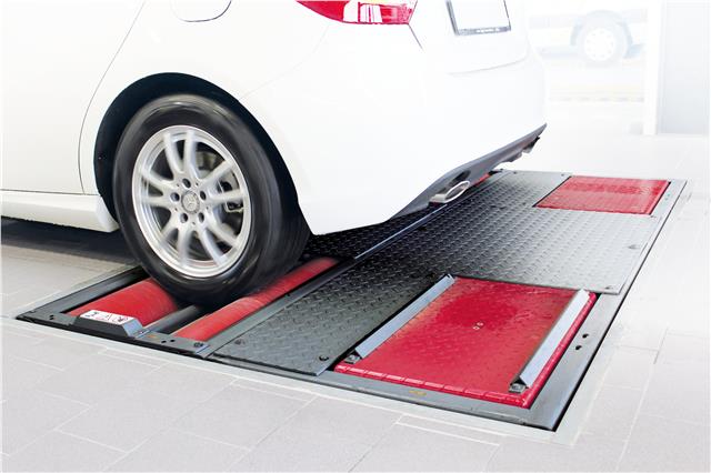 Uređaj za ispitivanje kočnica do 3,5 t sa EUROSYSTEM softverom; automatsko merenje sile i balansa kočenja, izveštaj spreman za tehnički pregled MAHA