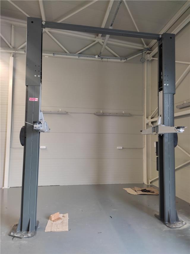 Dizalica dvostubna, elektro-hidraulična nosivost 5000 kg visina 4165 mm sinhronizacija simetrične ruke SPACE