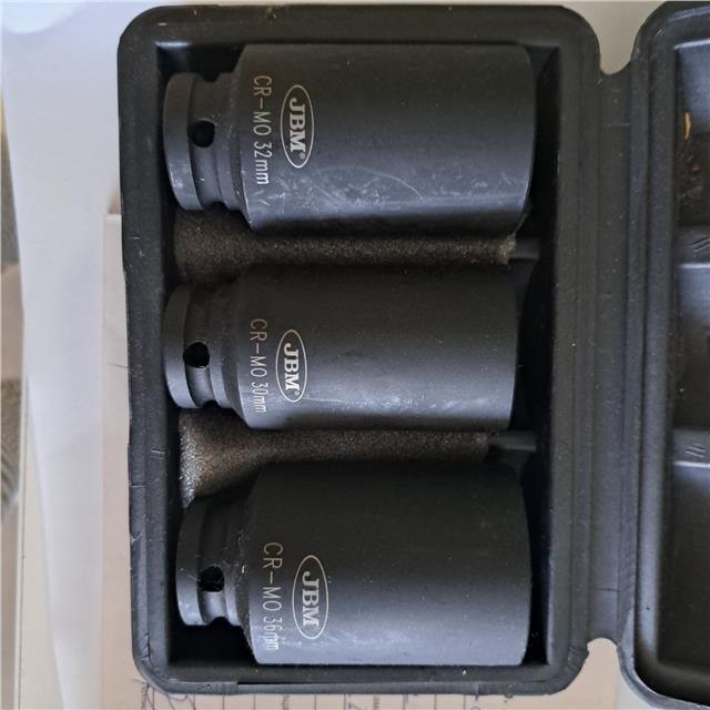 "Ključevi nasadni kovani u garnituri 30,32,36 mm sa prihvatom na 1/2"" dužine 78 mm 12-Ugaoni 3/1 JBM"