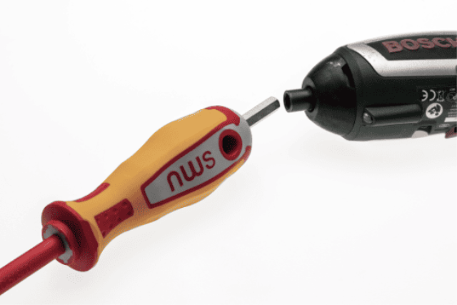 Set VDE odvijača 1000V, 8/1 – ergonomske višekomponentne drške, anti-roll; Cr-Mo-V sečiva s black tipom, ubrizgana izolacija IEC 60900; ležište za bit  NWS