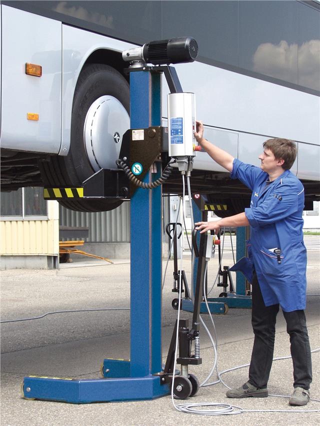 Dizalica mobilna stubna za kamione, autobuse i komercijalna vozila, 7,5 t po stubu, sinhrono podizanje, IP54 i pogon koji zahteva minimalno održavanje za teška vozila MAHA