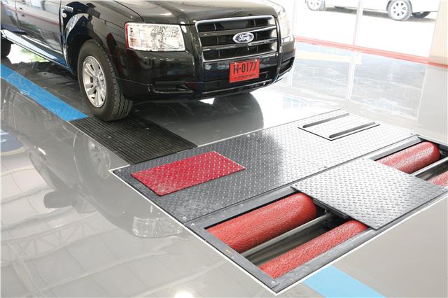 Uređaj za ispitivanje kočnica do 3,5 t sa EUROSYSTEM softverom; automatsko merenje sile i balansa kočenja, izveštaj spreman za tehnički pregled MAHA