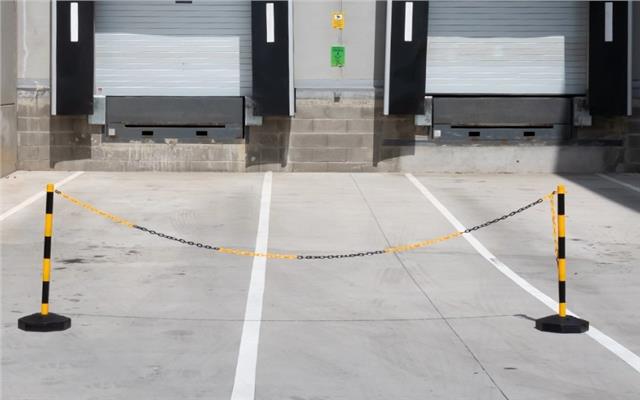 Stubić PVC za lanac žuto crni za parking