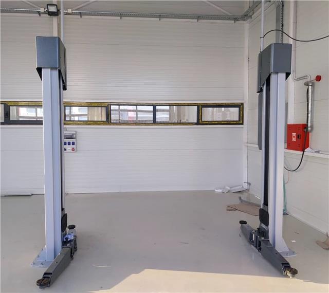 Dizalica dvostubna, elektro-mehanička nosivosti 4200 kg sa simetrični stubovi SPACE