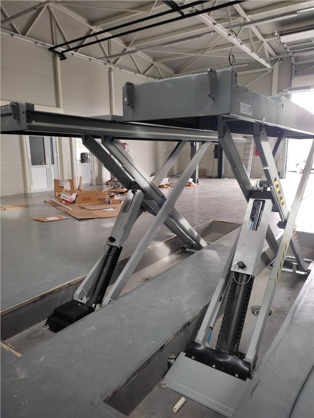 Dizalica makazasta ukopavajuća, elektro-hidraulična za reglažu trapa nosivsti 4200 kg SPACE